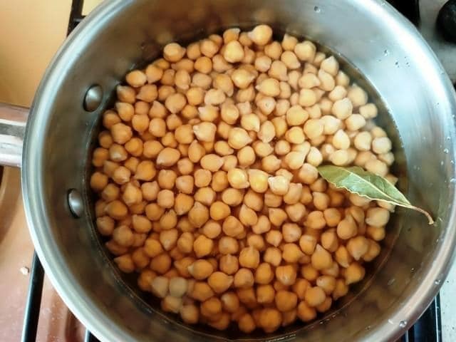 Салат с горохом нут