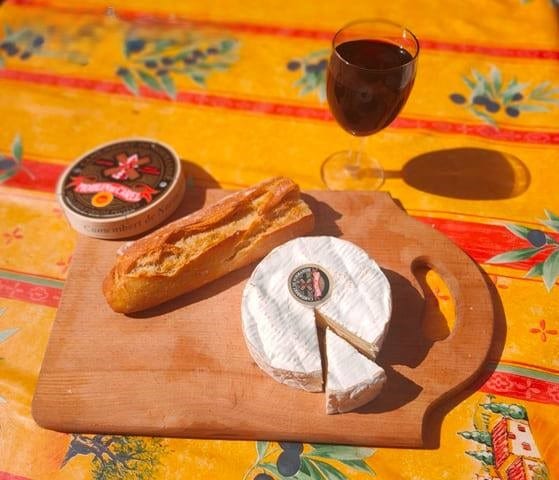 Белый сыр камамбер