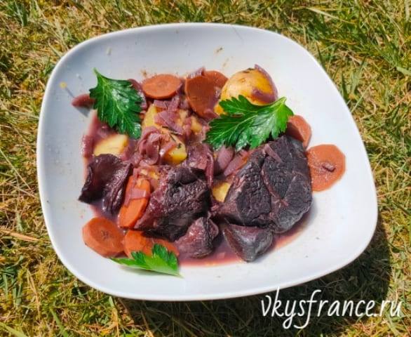 govjadina-po-burgundski