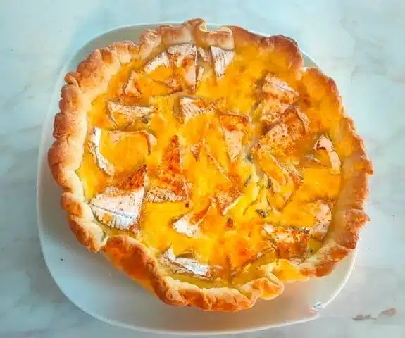 Пирог с камамбером