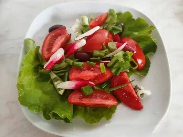 Салат Нисуаз с тунцом: классический рецепт